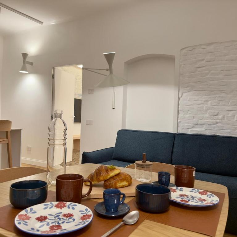 Newly renovated Luxury Suite44 History-filled home on a monumental Stairway with a Jacuzzi, located between the Downtown pedestrian area and the railway station - Two-Bedroom Apartment - 30