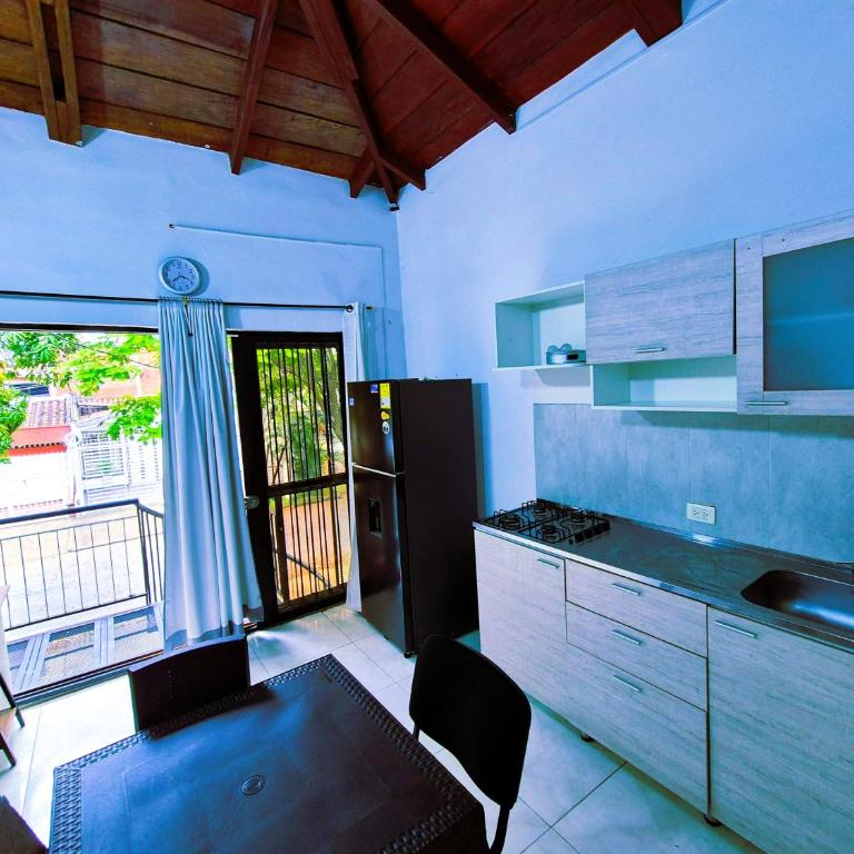 Apartaestudio en 2do piso con balcón, A pocos pasos del Estadio Pascual Guerrero, Hospital Departamental, Imbanaco, Unicancer, Centro Médico San José, Piscinas OByrne, Mulato Cabaret, Univalle, Escuela Deporte, Reservas desde 2 noches en adelante - Two-Bedroom Deluxe Apartment with Balcony - 7