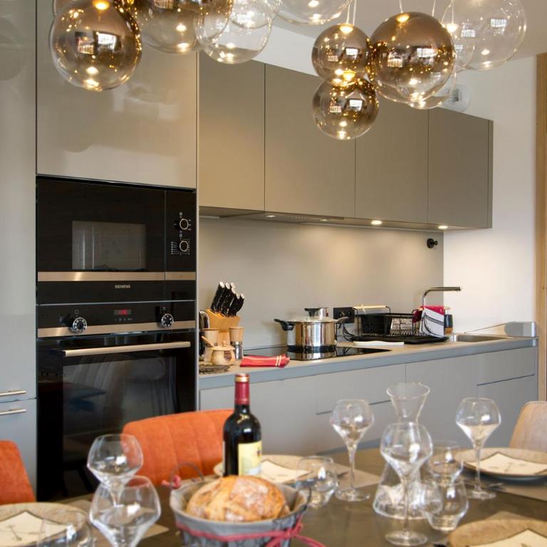 Résidence Phoenix A by Leavetown Vacations - Two-Bedroom Apartment with Balcony - 4