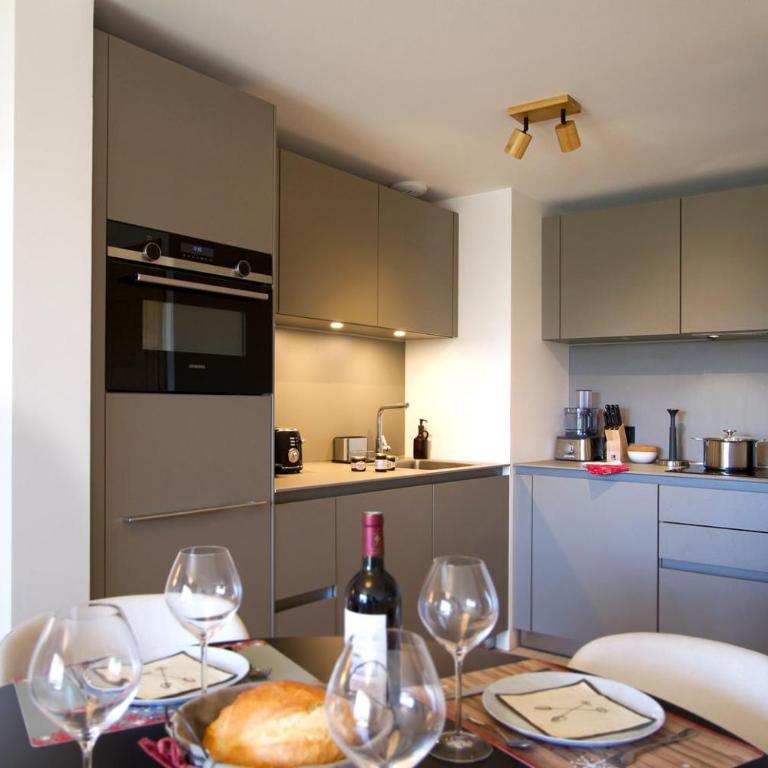 Résidence Phoenix A by Leavetown Vacations - One-Bedroom Apartment with Terrace - 4