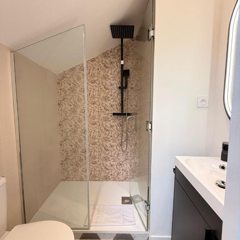 Appartement 2 chambres entièrement climatisé avec place de parking au bord de mer a Cannes - Appartement 2 Chambres - 4