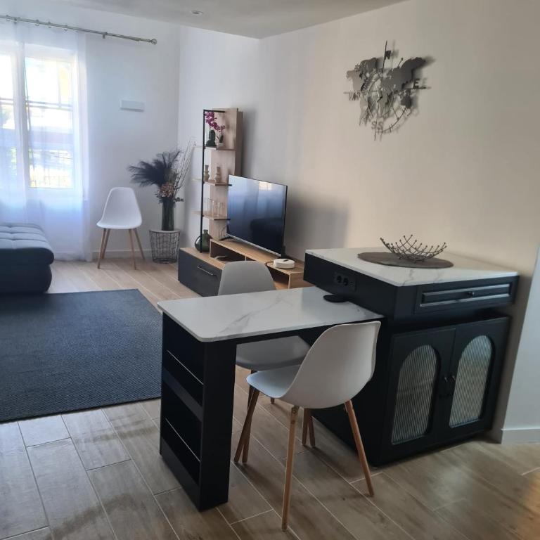 Appartement 2 chambres entièrement climatisé avec place de parking au bord de mer a Cannes - Appartement 2 Chambres - 18