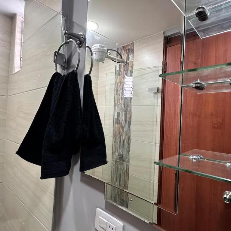 Apto excelente vista a medellin, cerca a todo - Two-Bedroom Apartment - 11