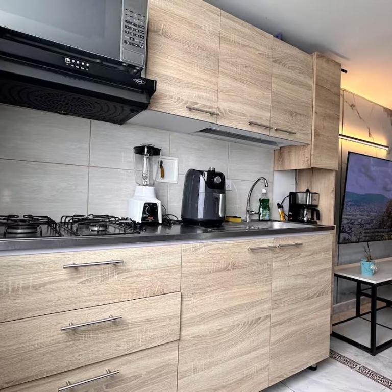 Apto excelente vista a medellin, cerca a todo - Two-Bedroom Apartment - 9