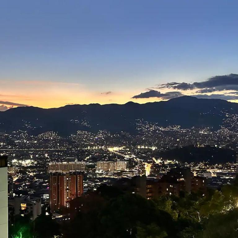 Apto excelente vista a medellin, cerca a todo - Two-Bedroom Apartment - 26