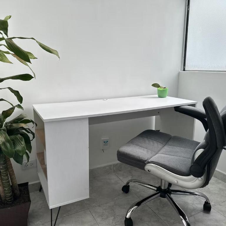 Apto excelente vista a medellin, cerca a todo - Two-Bedroom Apartment - 6
