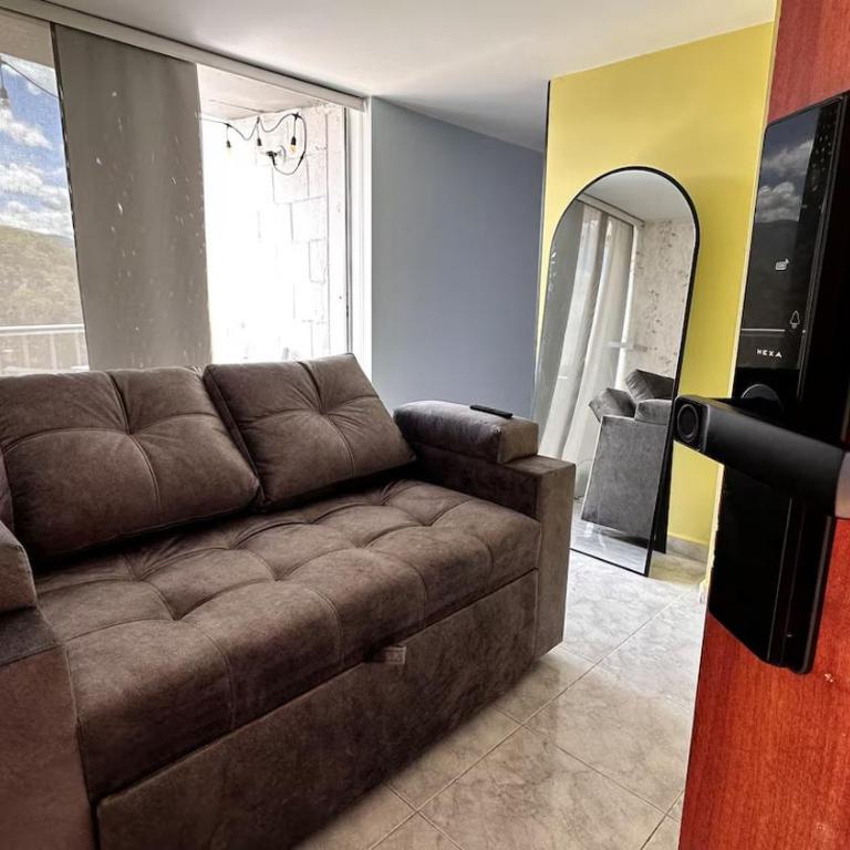 Apto excelente vista a medellin, cerca a todo - Two-Bedroom Apartment - 16