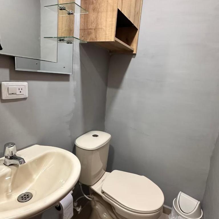 Apto excelente vista a medellin, cerca a todo - Two-Bedroom Apartment - 19