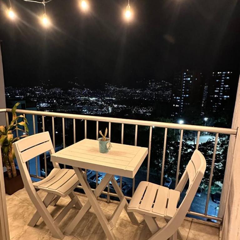 Apto excelente vista a medellin, cerca a todo - Two-Bedroom Apartment - 23