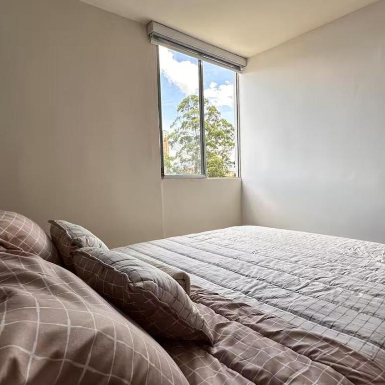 Apto excelente vista a medellin, cerca a todo - Two-Bedroom Apartment - 18