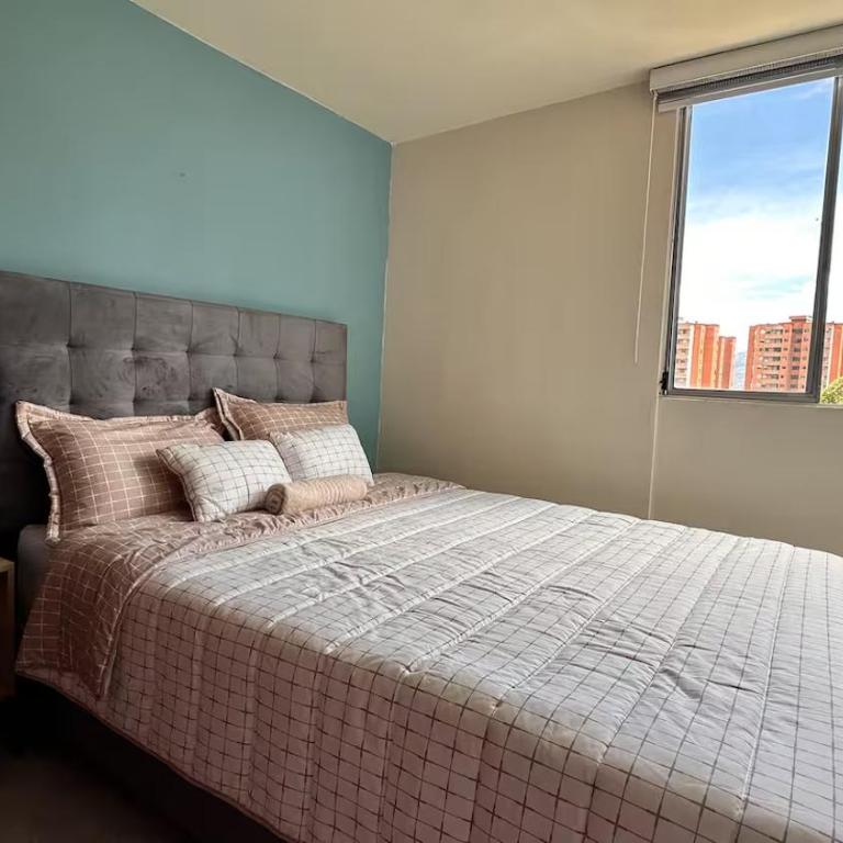 Apto excelente vista a medellin, cerca a todo - Two-Bedroom Apartment - 25