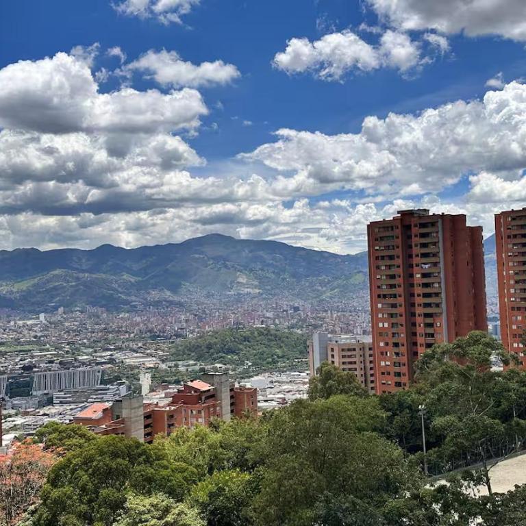 Apto excelente vista a medellin, cerca a todo - Two-Bedroom Apartment - 39