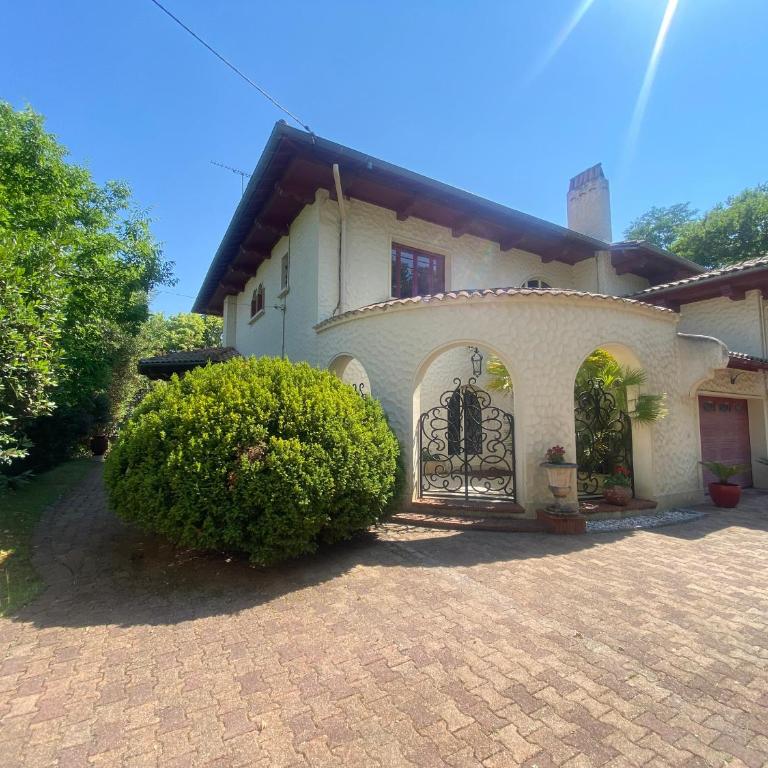 Villa avec Piscine Intérieure, 5 Chambres, Proche Plage et Commerces à Arcachon - FR-1-374-220 - Villa - 1