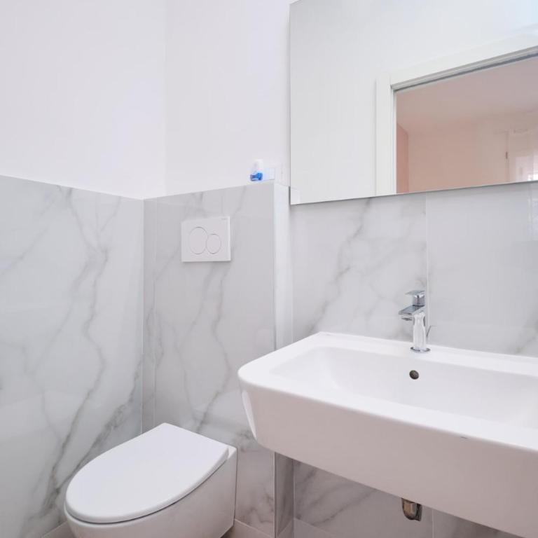 Ampio apt a 2 passi dal Centro - Appartamento - 23