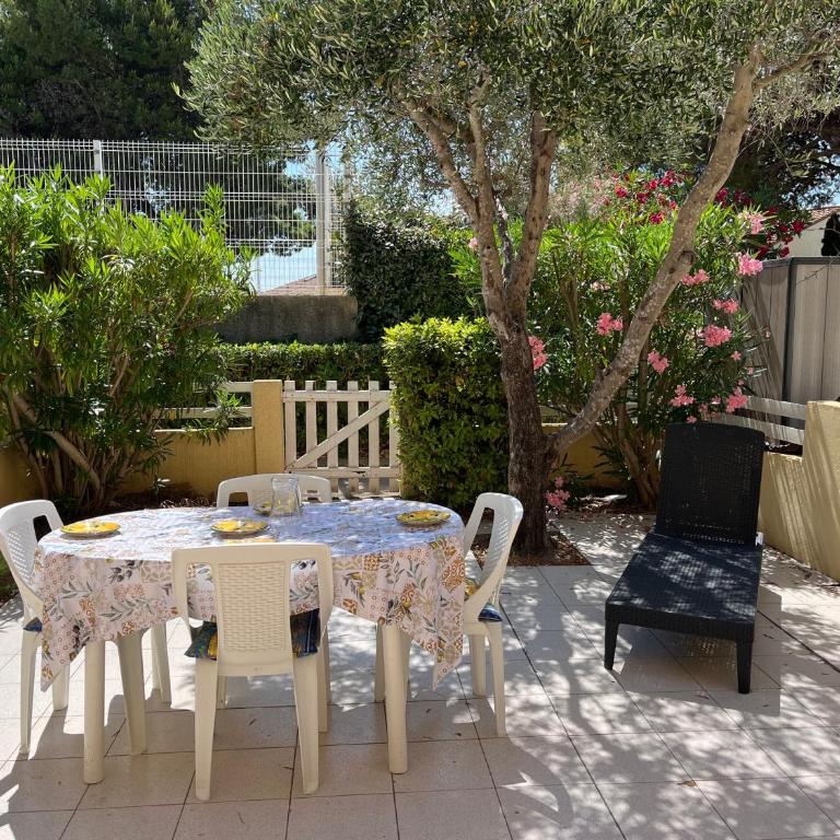 Location T2 Gruissan : Piscine, Parking, Clim, Proche Plage - Idéal Famille - FR-1-796-1 - Apartment - 11