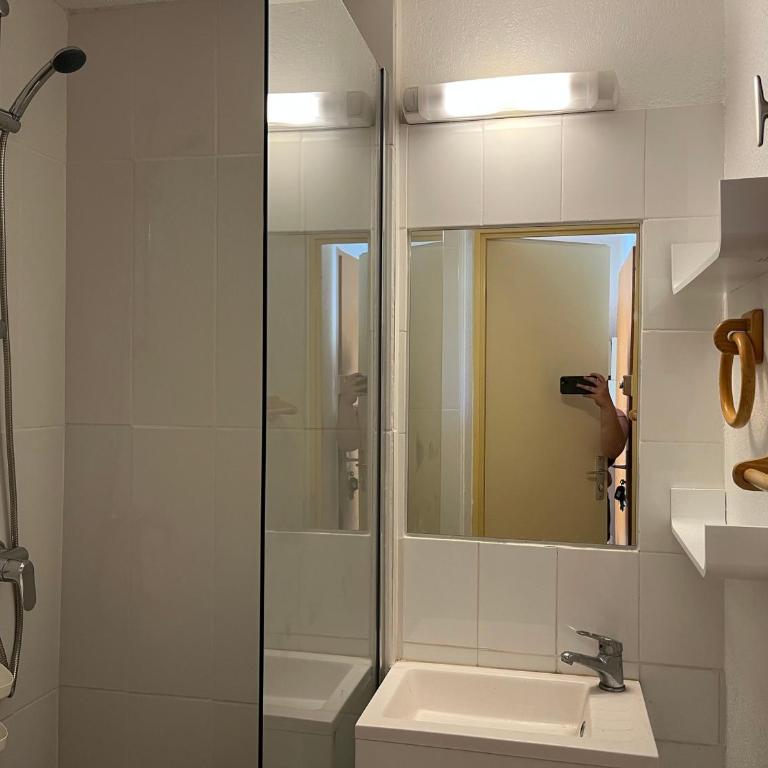 Location T2 Gruissan : Piscine, Parking, Clim, Proche Plage - Idéal Famille - FR-1-796-1 - Apartment - 12