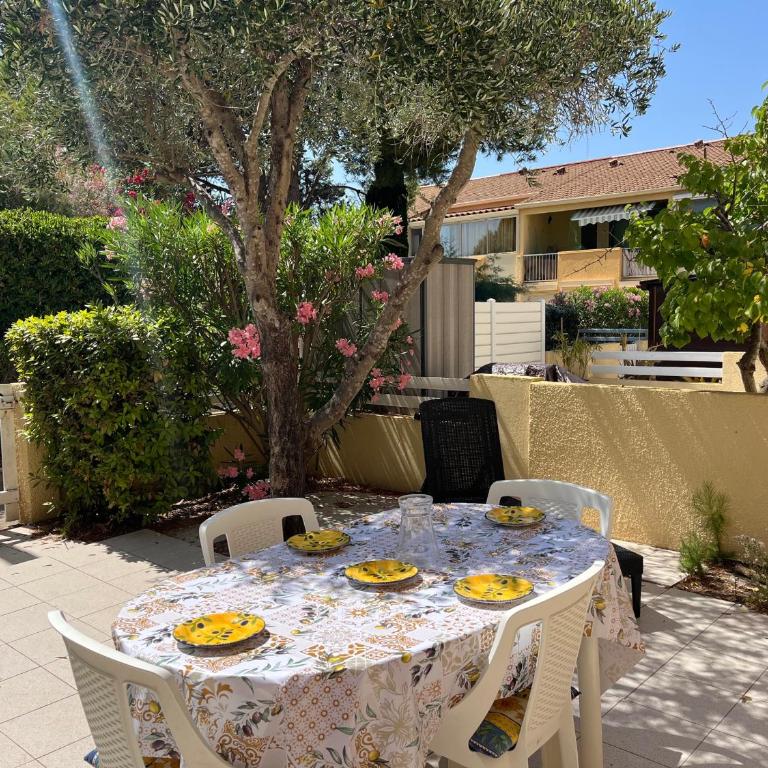 Location T2 Gruissan : Piscine, Parking, Clim, Proche Plage - Idéal Famille - FR-1-796-1 - Apartment - 1