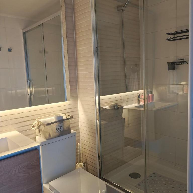 Vive la experiencia de Santiago Centro - Three-Bedroom Apartment - 2