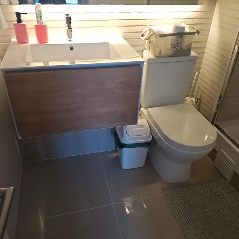 Vive la experiencia de Santiago Centro - Three-Bedroom Apartment - 4