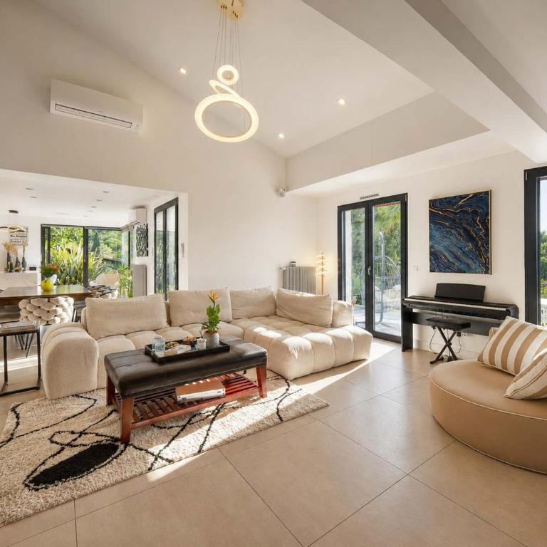 Luxury Getaway - Modern Villa with pool and AC - Villa - 25