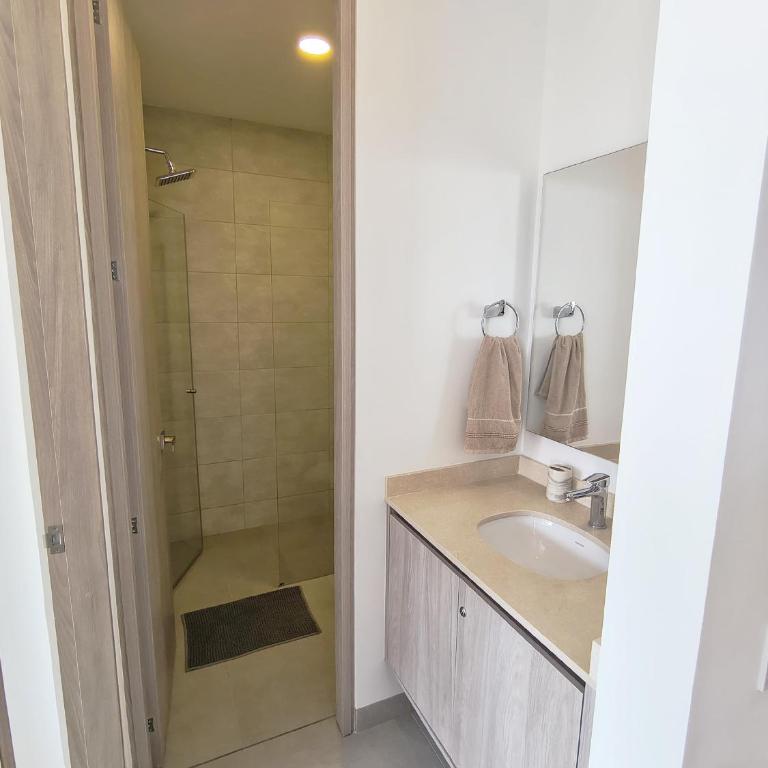 Tu apartamento de descanso cerca al mar - One-Bedroom Apartment with Balcony and Sea View - 19