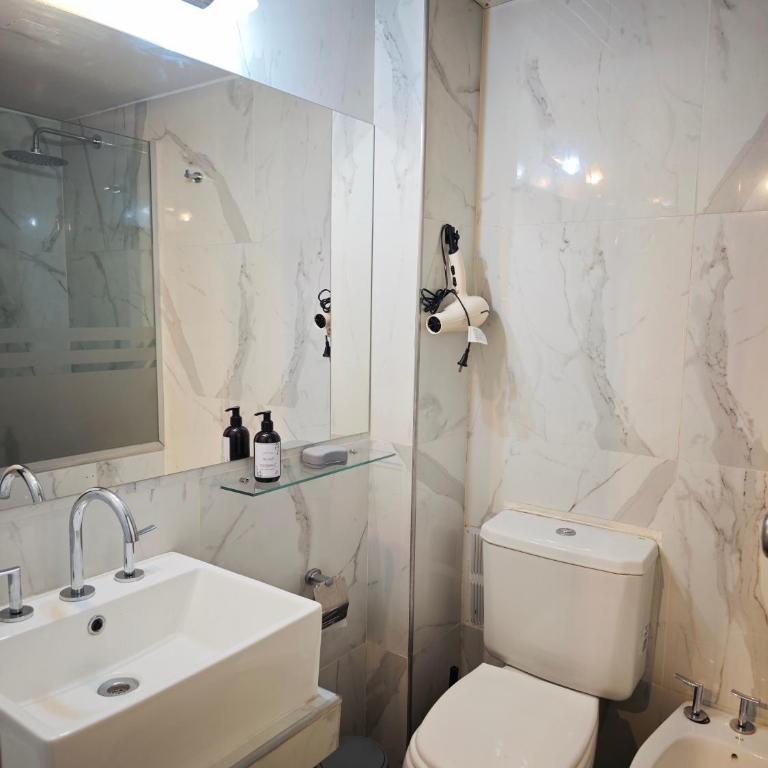 Brand New and Quiet Downtown Apt Plaza San Martin - Apartamento de 2 dormitorios - 2