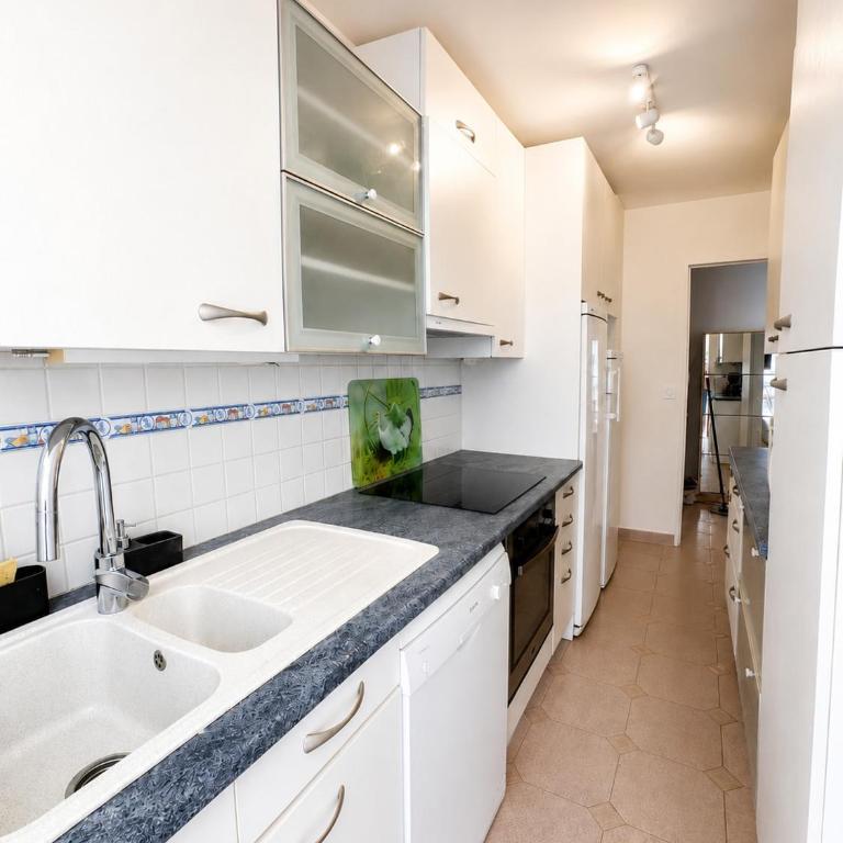 Elegant apartment between Cannes and Antibes - Two-Bedroom Apartment - 9