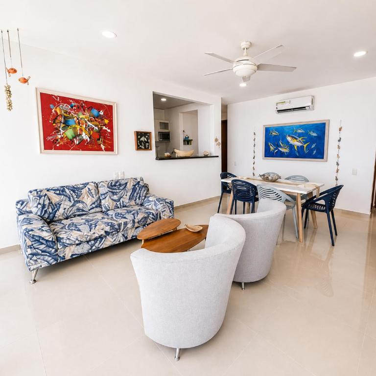 Apartamento en Cartagena con balcon con vista al mar y piscina - Three-Bedroom Apartment - 25