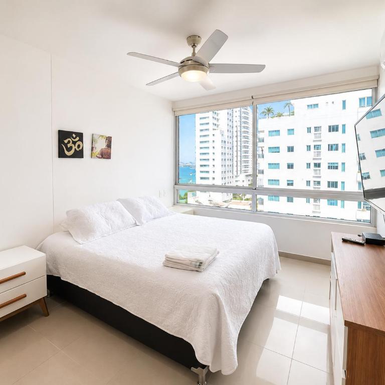 Apartamento en Cartagena con balcon con vista al mar y piscina - Three-Bedroom Apartment - 13