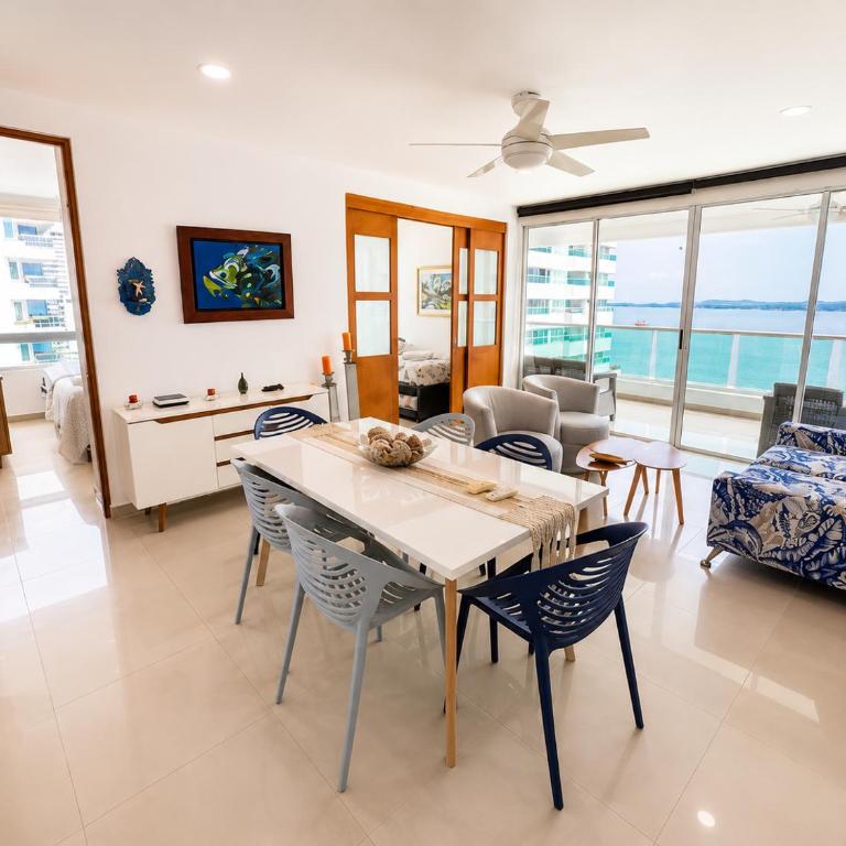 Apartamento en Cartagena con balcon con vista al mar y piscina - Three-Bedroom Apartment - 5