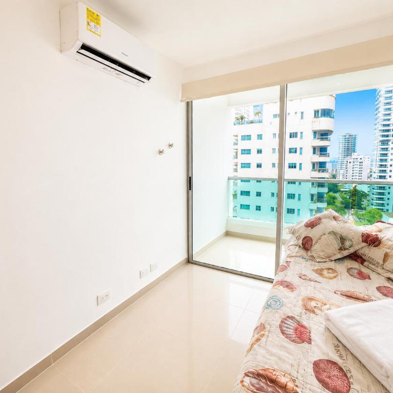 Apartamento en Cartagena con balcon con vista al mar y piscina - Three-Bedroom Apartment - 34