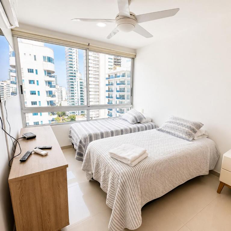 Apartamento en Cartagena con balcon con vista al mar y piscina - Three-Bedroom Apartment - 14