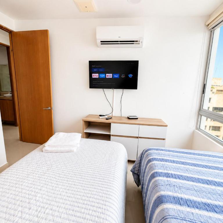 Apartamento en Cartagena con balcon con vista al mar y piscina - Three-Bedroom Apartment - 30