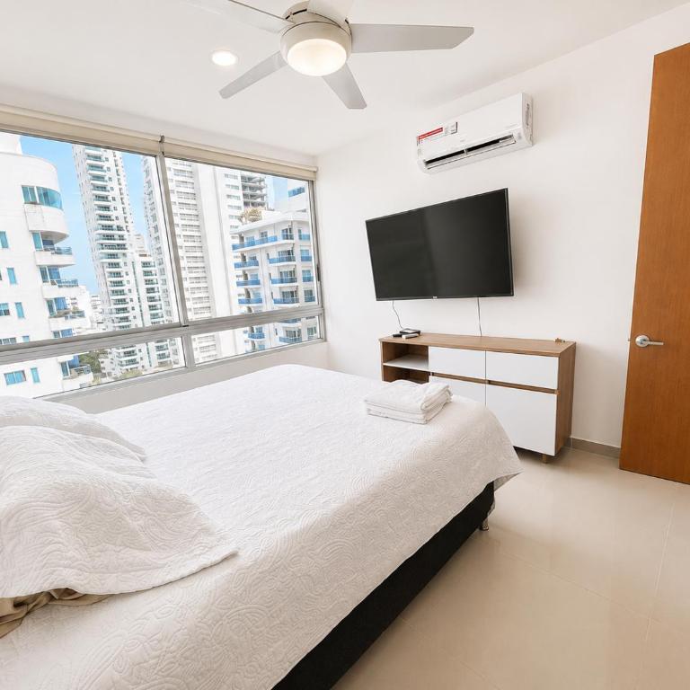Apartamento en Cartagena con balcon con vista al mar y piscina - Three-Bedroom Apartment - 4