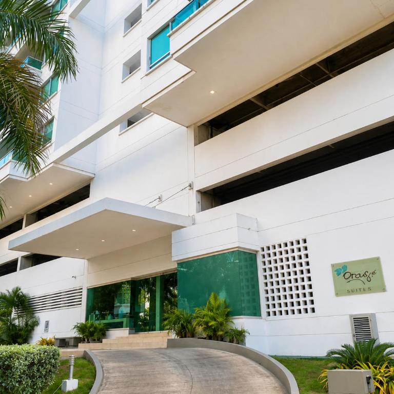 Apartamento en Cartagena con balcon con vista al mar y piscina - Three-Bedroom Apartment - 39