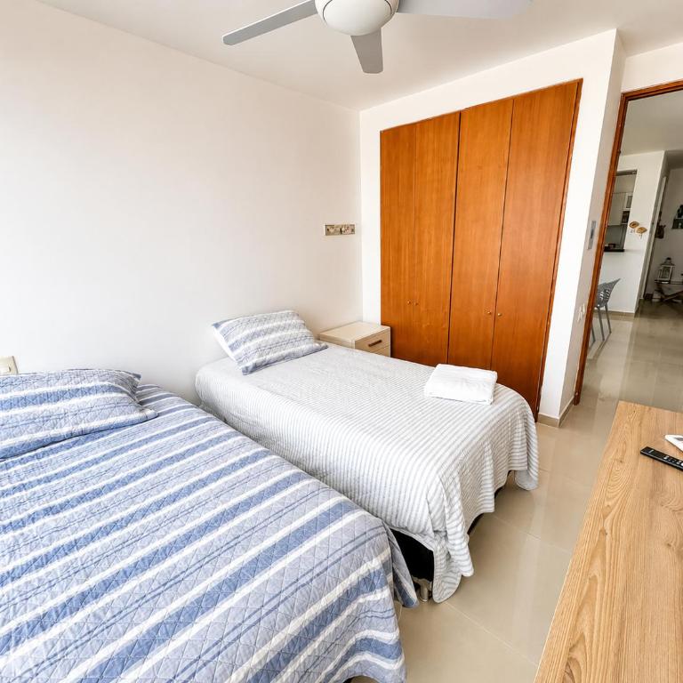 Apartamento en Cartagena con balcon con vista al mar y piscina - Three-Bedroom Apartment - 31