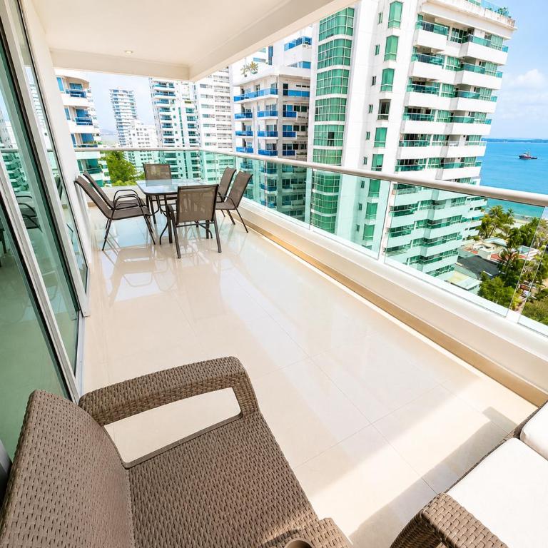 Apartamento en Cartagena con balcon con vista al mar y piscina - Three-Bedroom Apartment - 6