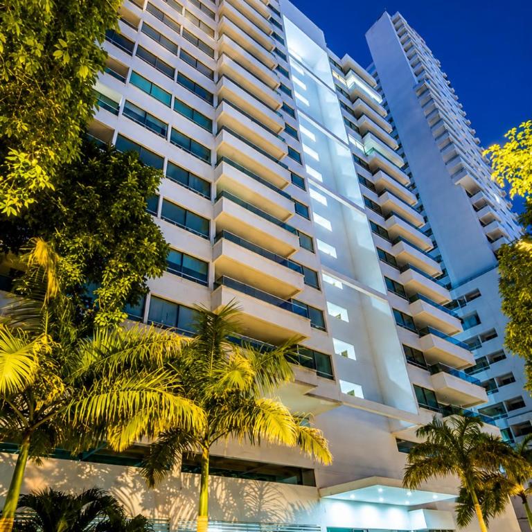 Apartamento en Cartagena con balcon con vista al mar y piscina - Three-Bedroom Apartment - 3