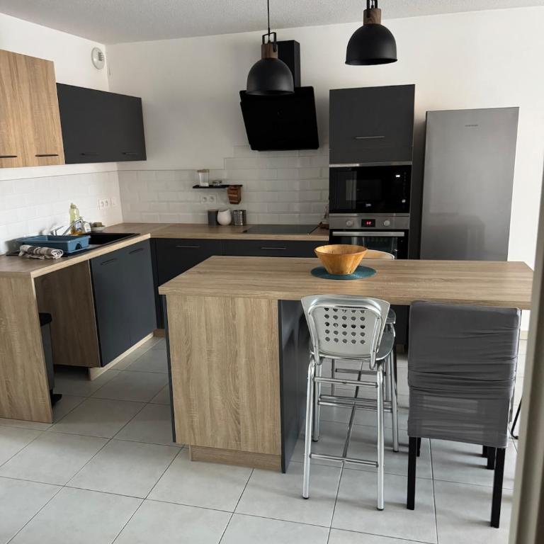 T3 Moderne à 10 min de la plage -Terrasse, Parking - Apartment mit 2 Schlafzimmern und Terrasse - 4