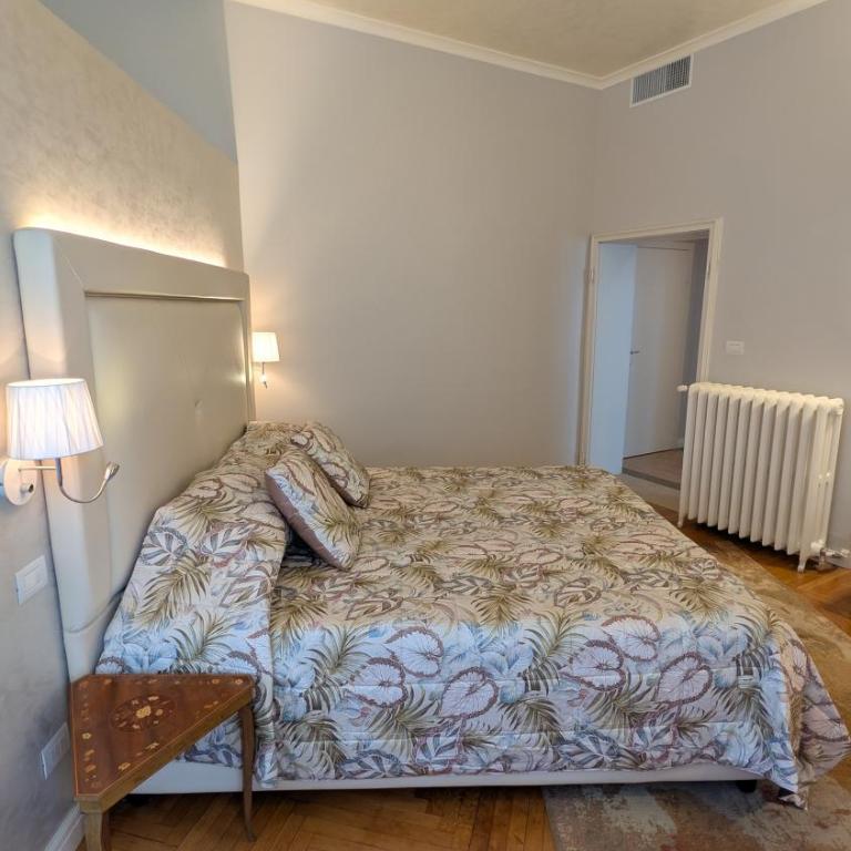 Villa Natalia - Habitación con cama extragrande y balcón - 1