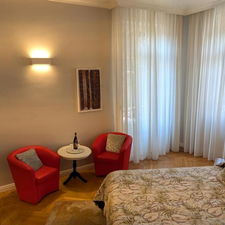 Villa Natalia - Habitación con cama extragrande y balcón - 7