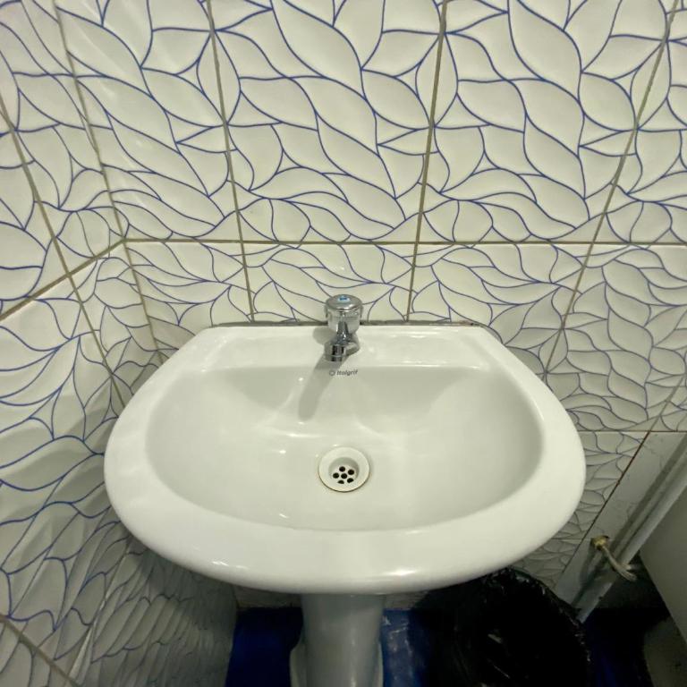 Marlen's Qorywasi - Three-Bedroom Apartment Suite - 12