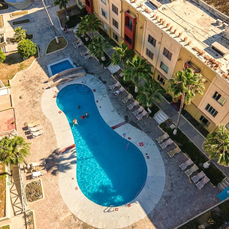 Stunning Pool Condo, 8 Min Walk to the Beach! - Apartamento de 2 dormitorios - 10