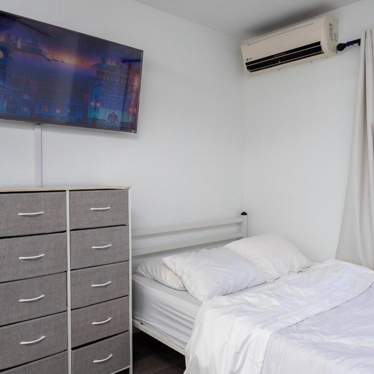 Stunning Pool Condo, 8 Min Walk to the Beach! - Apartamento de 2 dormitorios - 12