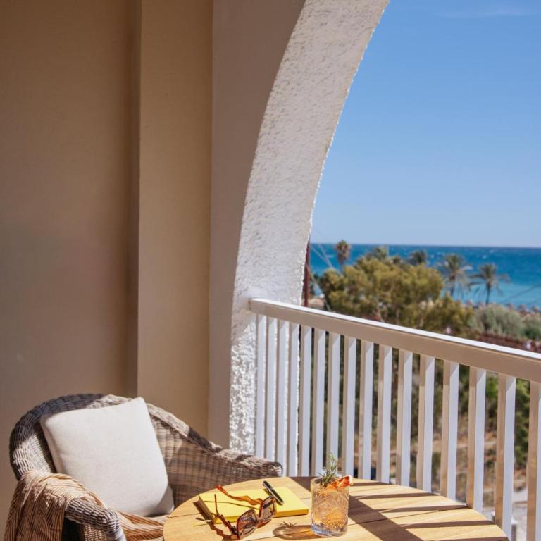 ME by Meliá Marbella - Superior ME + Junior Suite Partial Sea View - 3