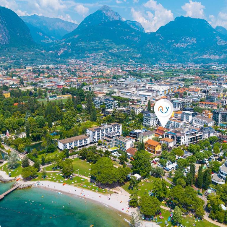 Blu Gem Modern 1BR Apt. in Riva del Garda (Sleeps 4) - Happy Rentals - Appartamento con Vista Montagna - 2