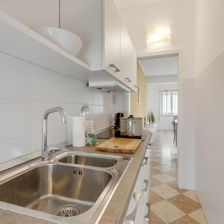 Blu Gem Modern 1BR Apt. in Riva del Garda (Sleeps 4) - Happy Rentals - Appartamento con Vista Montagna - 13