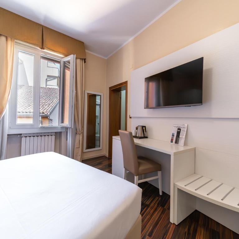 Hotel University - Camera Matrimoniale - 1