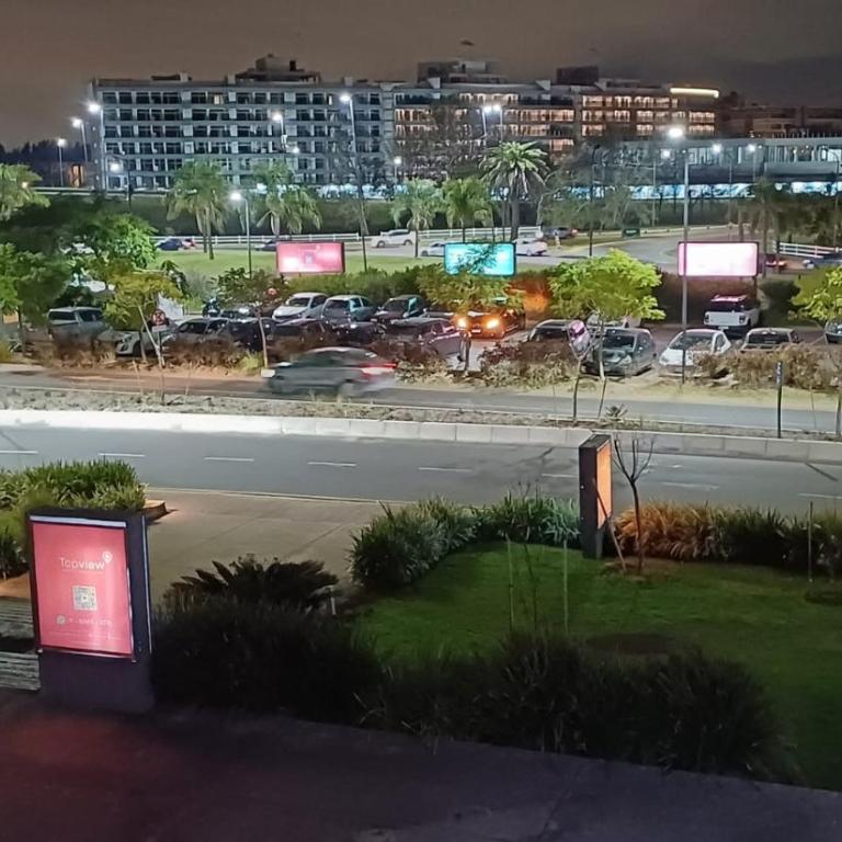 Departamento loft con balcón con vistas parciales a la bahia - Apartamento de 1 dormitorio - 2