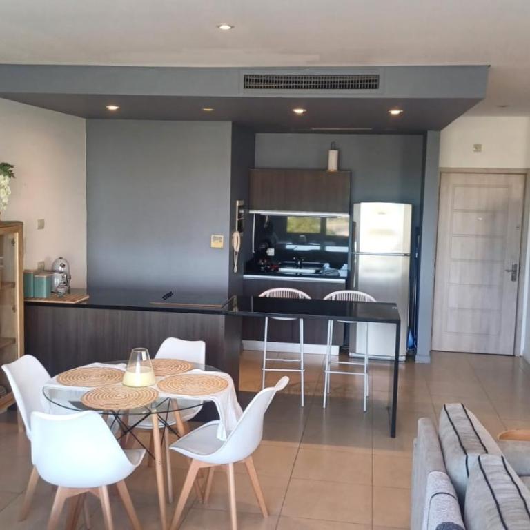 Departamento loft con balcón con vistas parciales a la bahia - Apartamento de 1 dormitorio - 13